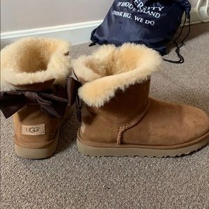 Ugg Bailey Bow Chestnut Size 8